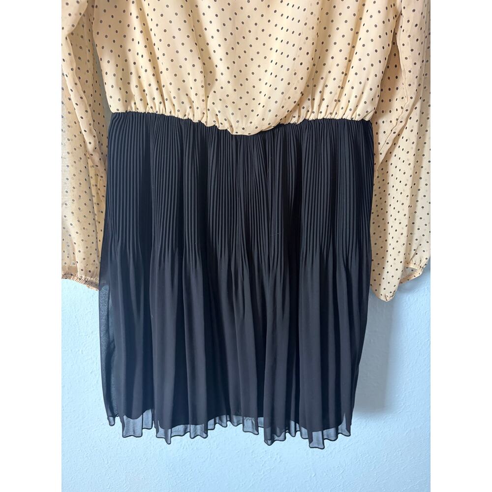 Everly Polka Dot Pleated Dress Beige Black‎ Long Sleeve Open Back Mini Dress - Picture 3 of 5